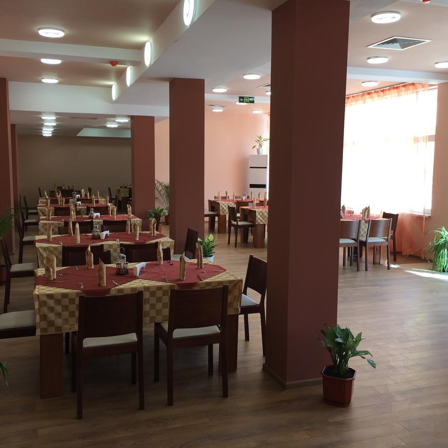 Хотел "Божур" Mineralni Bani Extérieur photo