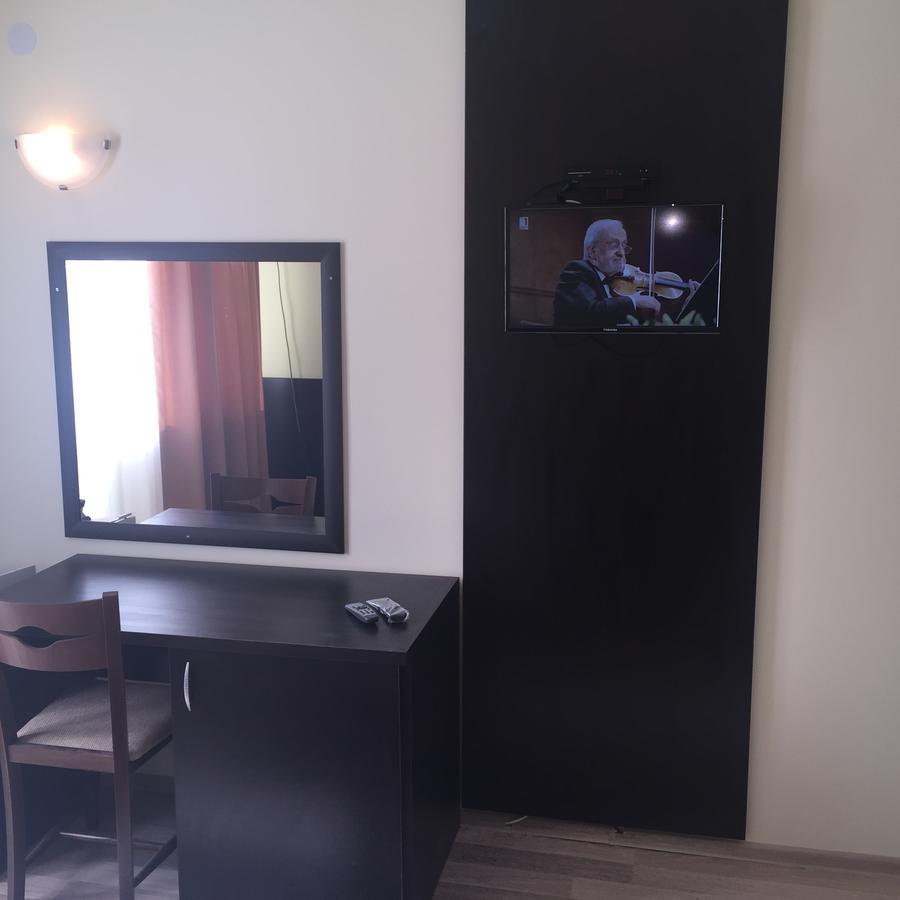 Хотел "Божур" Mineralni Bani Extérieur photo