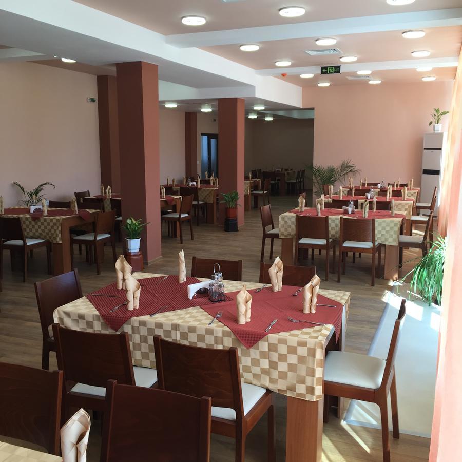 Хотел "Божур" Mineralni Bani Extérieur photo