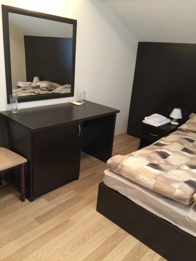 Хотел "Божур" Mineralni Bani Extérieur photo