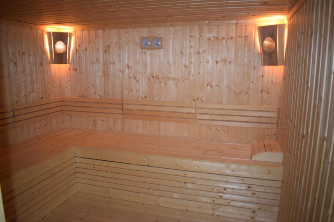 Хотел "Божур" Mineralni Bani Extérieur photo