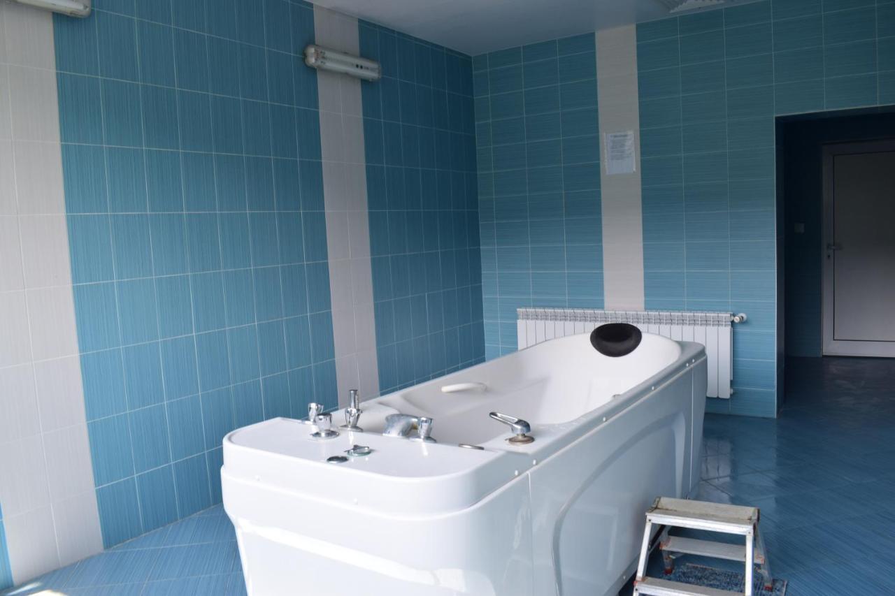 Хотел "Божур" Mineralni Bani Extérieur photo